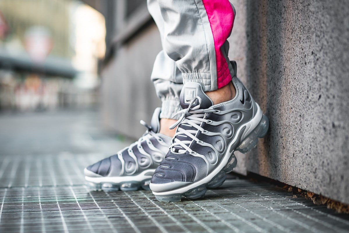 Air vapormax plus clearance black and wolf grey